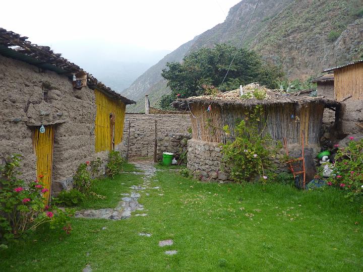 Perou_2010_PAT_72.JPG - Llahuar et ces lodges.